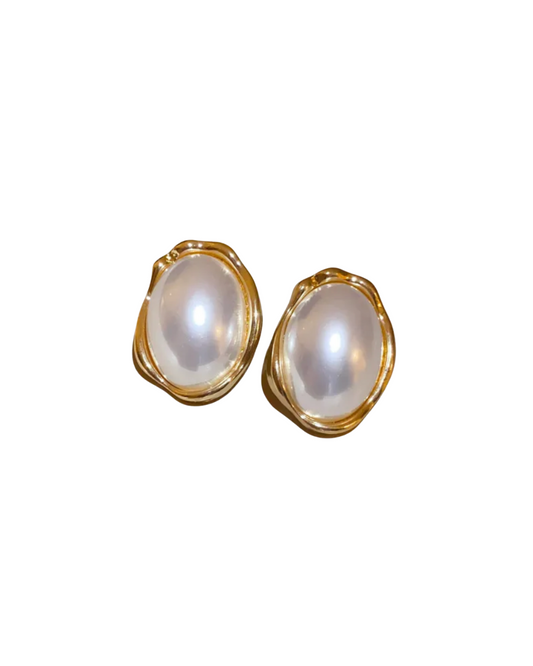Bold Pearl Earring
