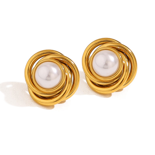 Tiny Pearl Earring